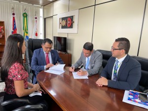 PGJ-AM firma acordo de cooperação com o Centro de Serviços Compartilhados do Amazonas para otimizar gestão de contratos